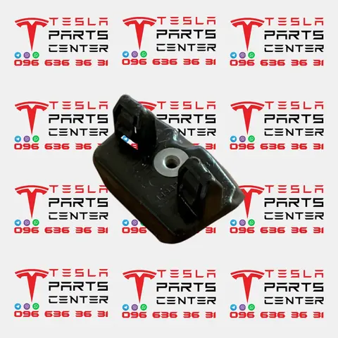 149377300B - Кронштейн центральний переднього бампера (квадратик малий) RH Tesla Model Y. Оригінал